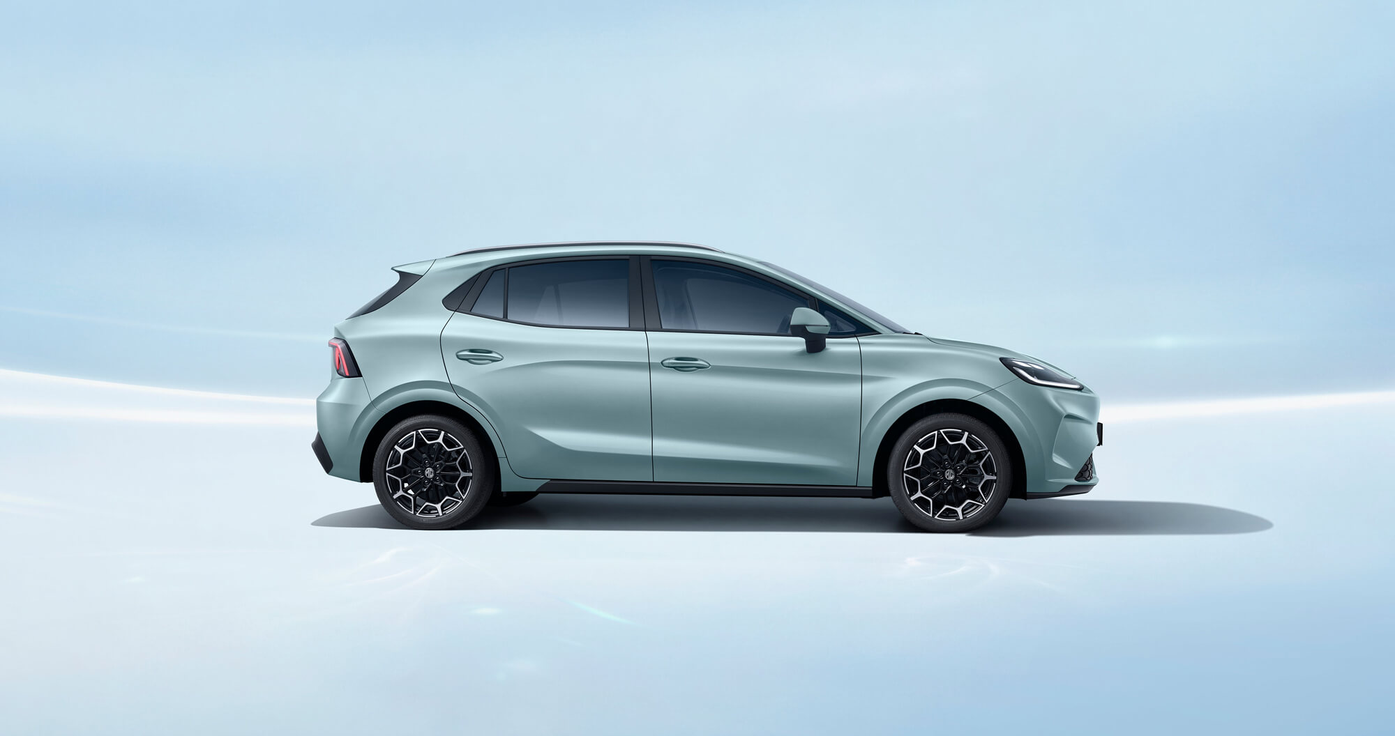 Side view of the MG4 EV Urban