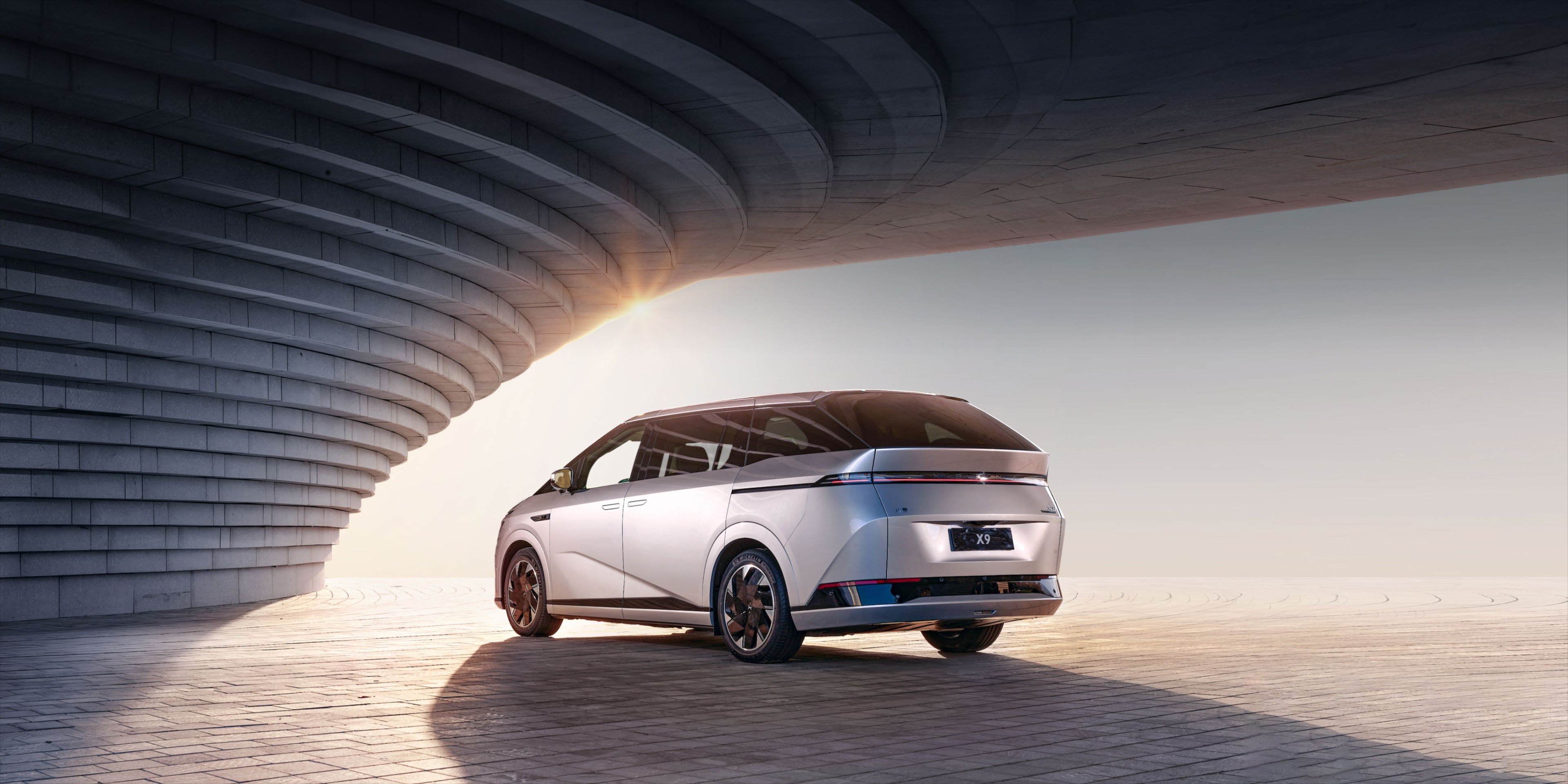 XPENG X9 - Unmistakable premium design